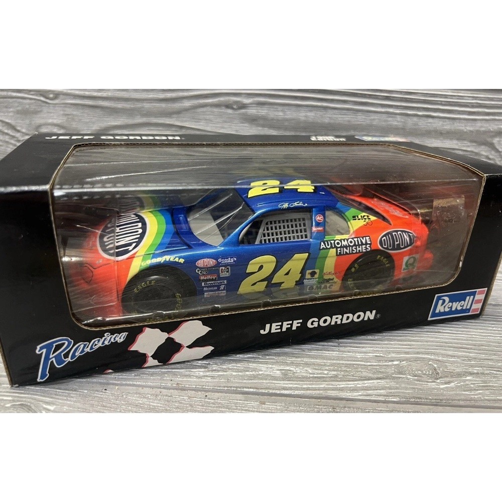 Revell‎ Jeff Gordon NASCAR Die Cast 1:24 Car 1996 Dupont Racecar #24 Monte Carlo
